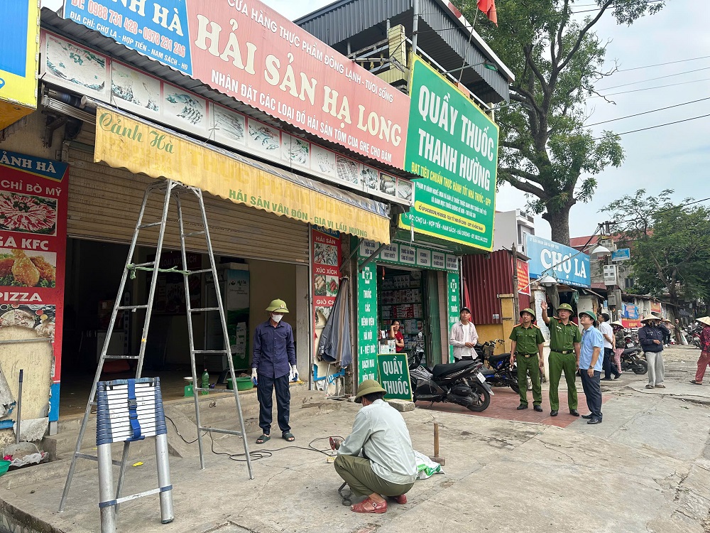 Xã Hợp Tiến quyết tâm xây dựng địa phương văn minh, kỷ cương từ việc lập lại trật tự đường hè, hành lang giao thông